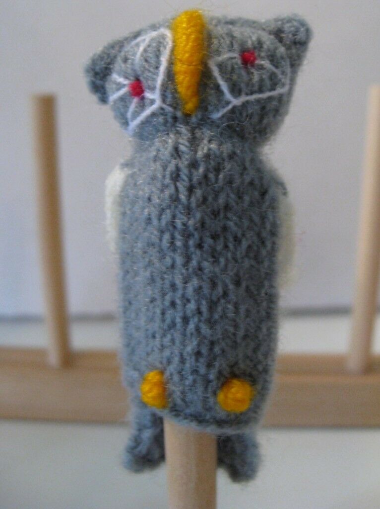 New Gray Owl Hand-knit Finger Puppet Peru Folk Art Adorable Handmade Hedwig